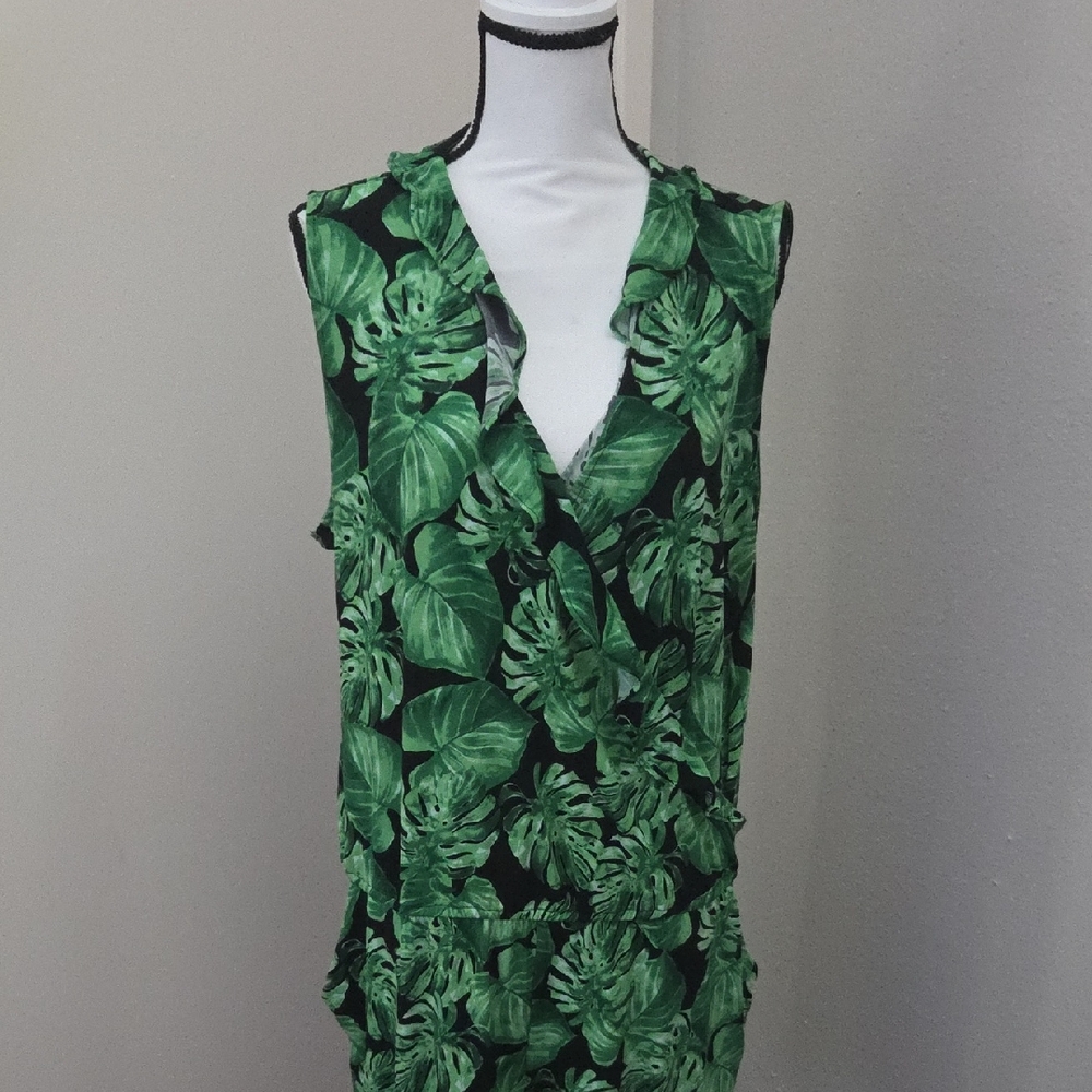White House Black Market Green Leaf Print Romper W Pockets!